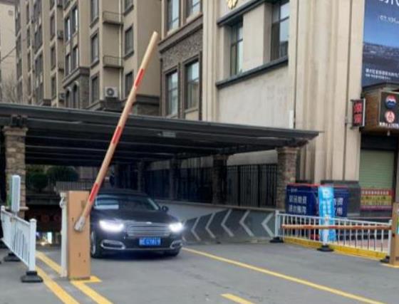 �ɸ��������нӵ����̼�԰�������������Ŀ��˳������ҵ��ʹ��